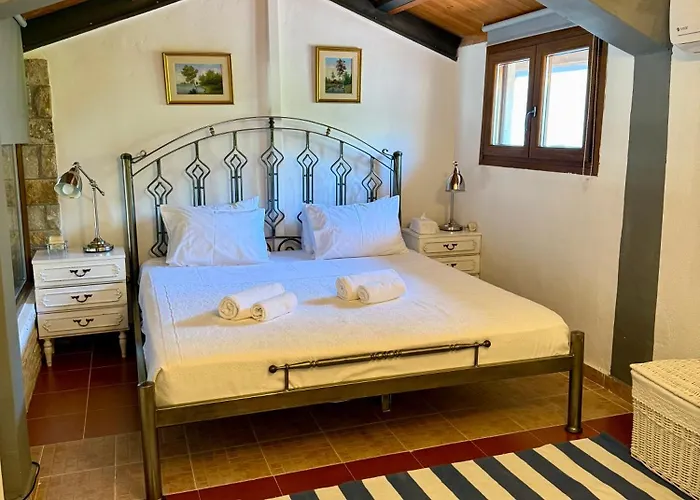 Sani Beach House 5 Minute Walk To The Beach