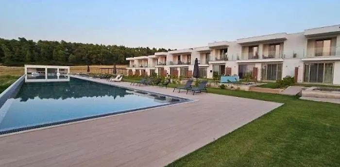 Oikos Sani Suites
