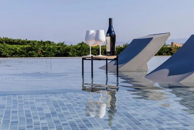 Oikos Sani Suites